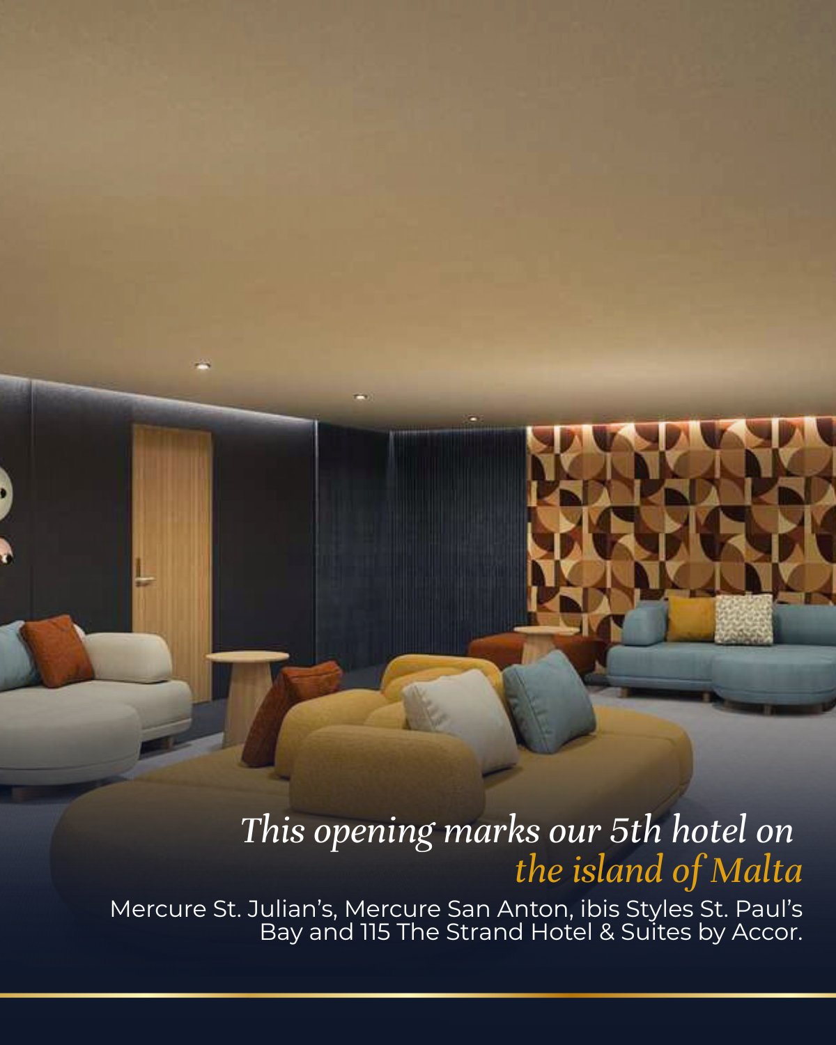 Novotel Malta · Slide 5 · Lounge design avec canapés colorés